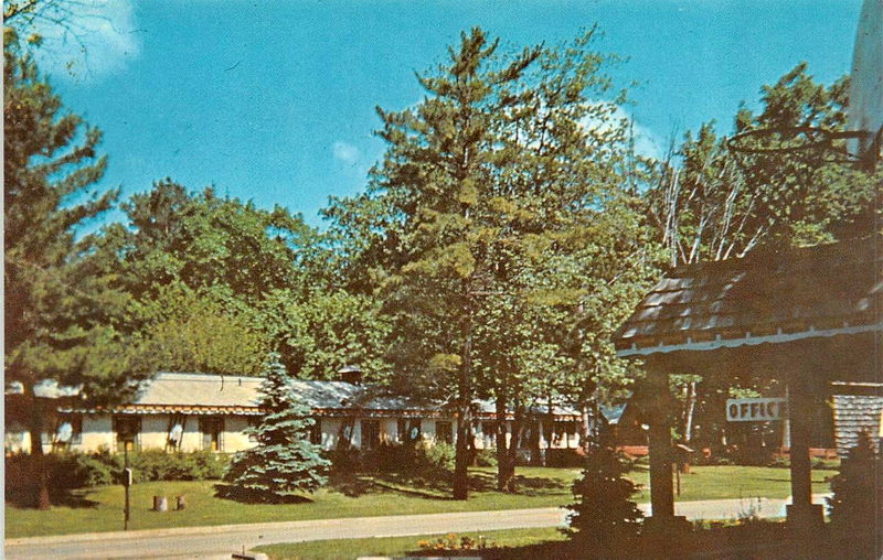 Sun n Snow Motel - Vintage Postcard (newer photo)